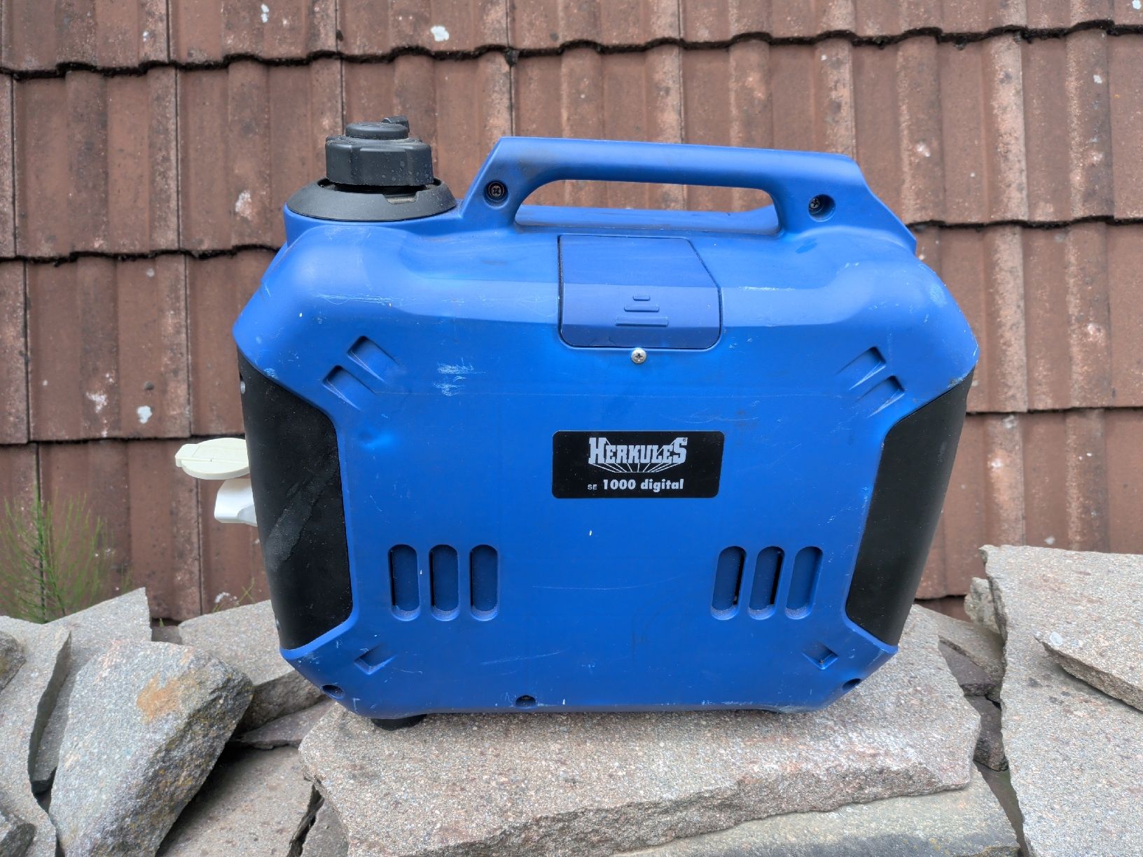 Stromgeneratoren: Defekter Kompakter Generator  – Defekt aus Tägerschen von Andy238