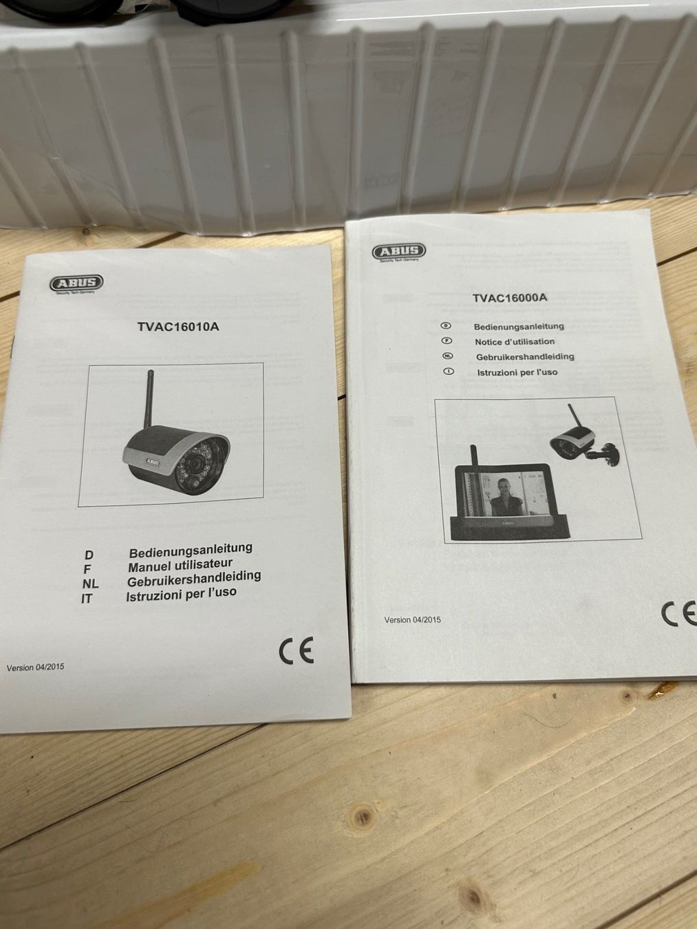 Abus Alarmanlagen: ABUS TVAC16000A Überwachungskamera-Set – Gebraucht aus Leimbach AG von  3