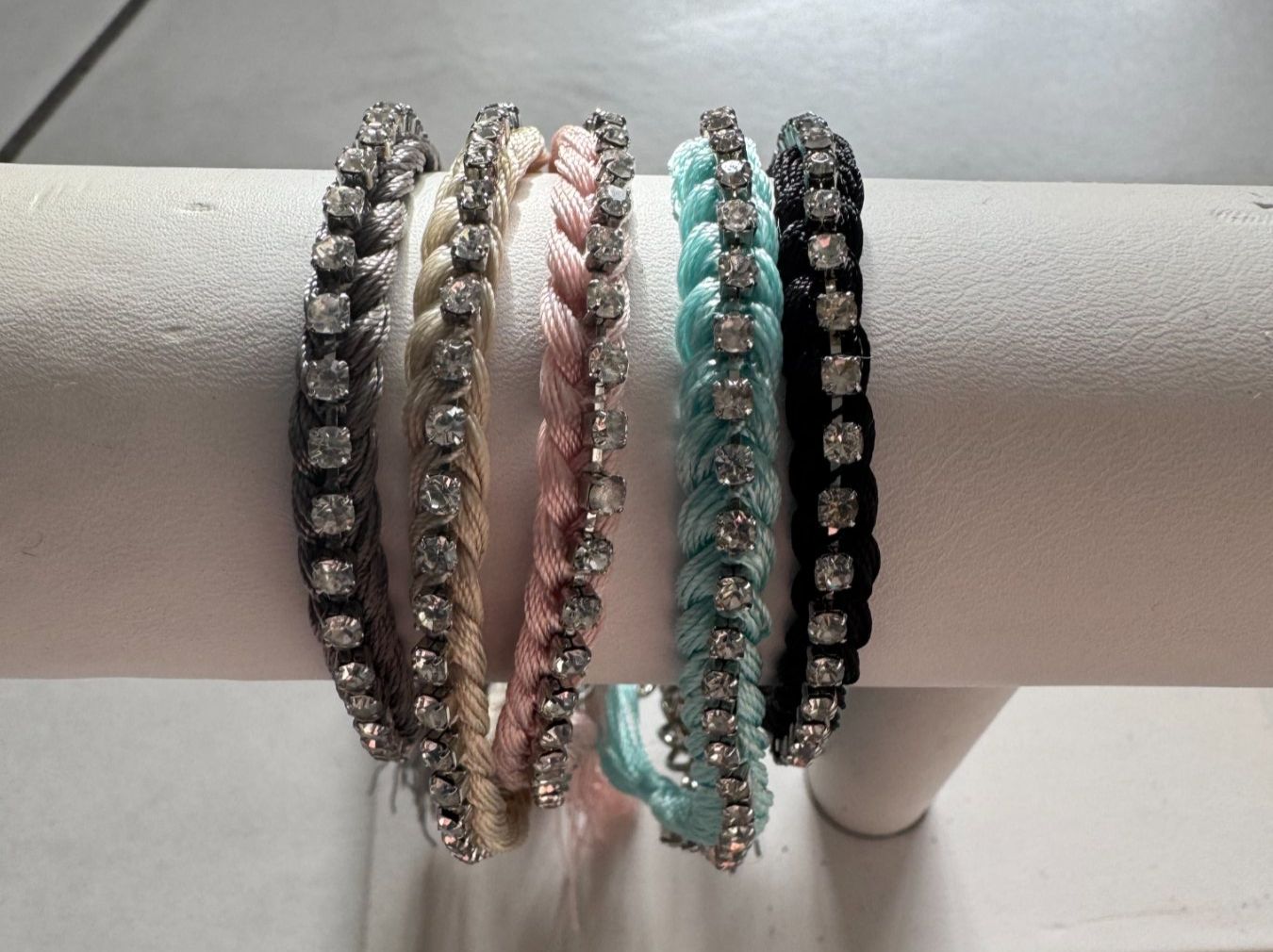 Armbänder & -reifen: NEU -  Textil Armbandset mit Kristallen - 5er Set – Gebraucht aus Maienfeld von Fashion_2009 1