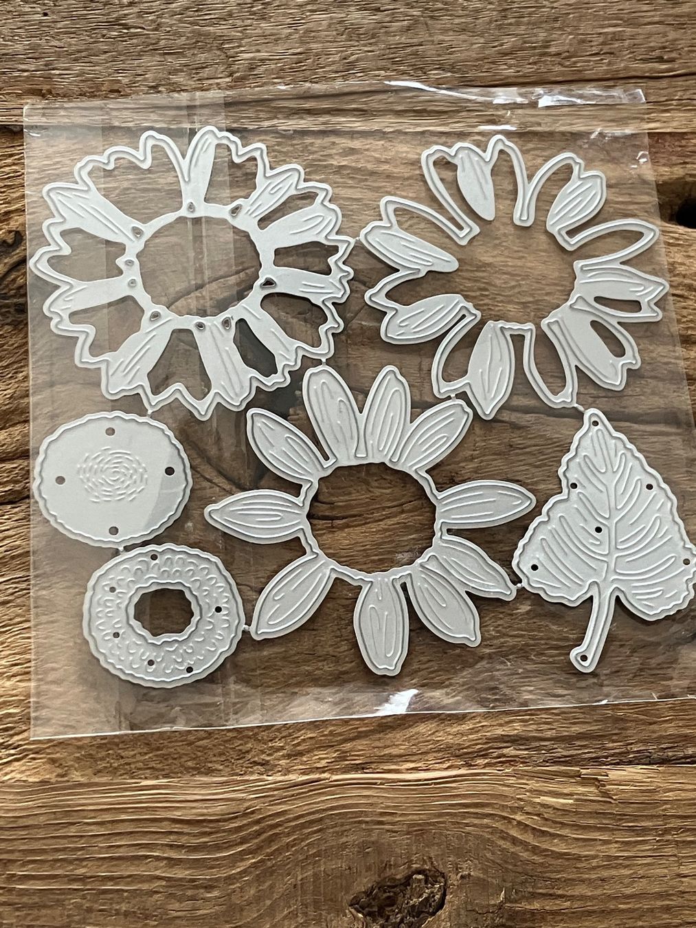 Schablonen: Neues, grosses Stanzschablonen-Set Blumen – Neu und originalverpackt aus Effretikon von wenuss