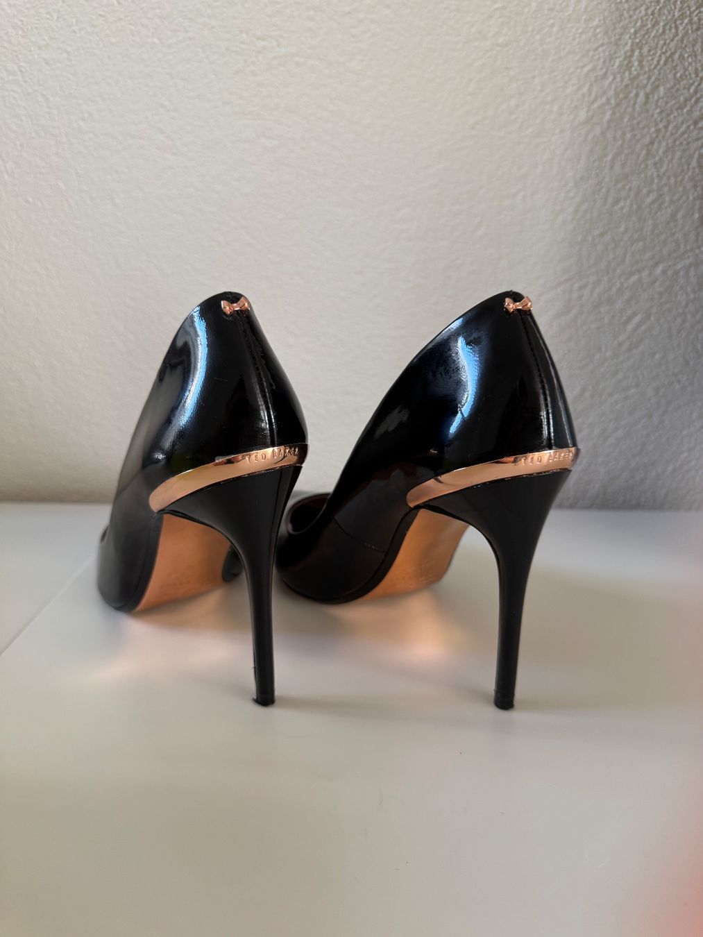 Ted Baker Scarpe da donna: Ted Baker Pumps Schwarz / Rosé Gold – Usato da Zürich venduto da sim.one00 2
