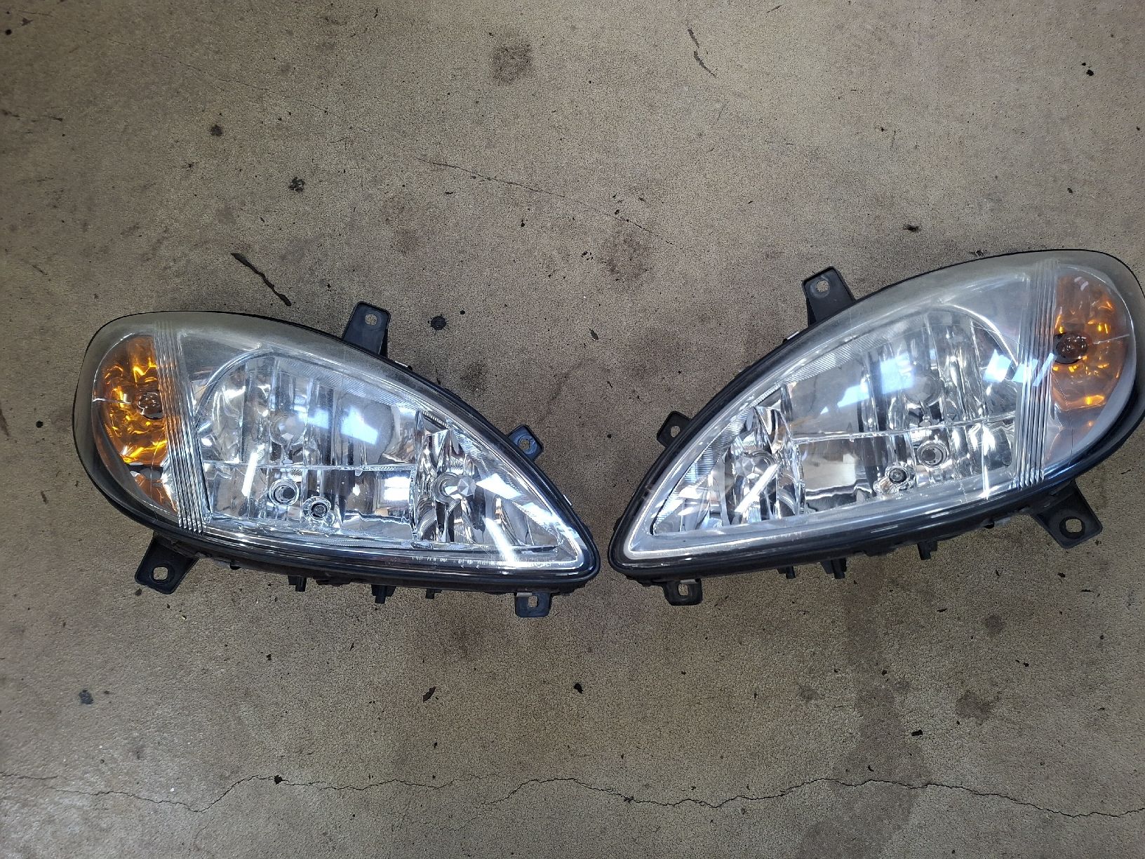 Mercedes-Benz Fari: Mercedes Vito/Viano Frontscheinwerfer – Usato da Schwarzenegg venduto da resu92