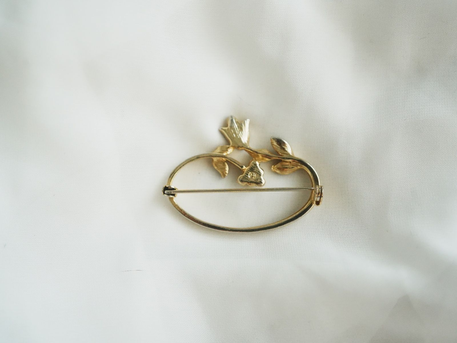 Spille & Fermagli: Vintage Brosche Blume Perlen Emaille goldfarben – Usato da Volketswil venduto da HeredisAntiques 4