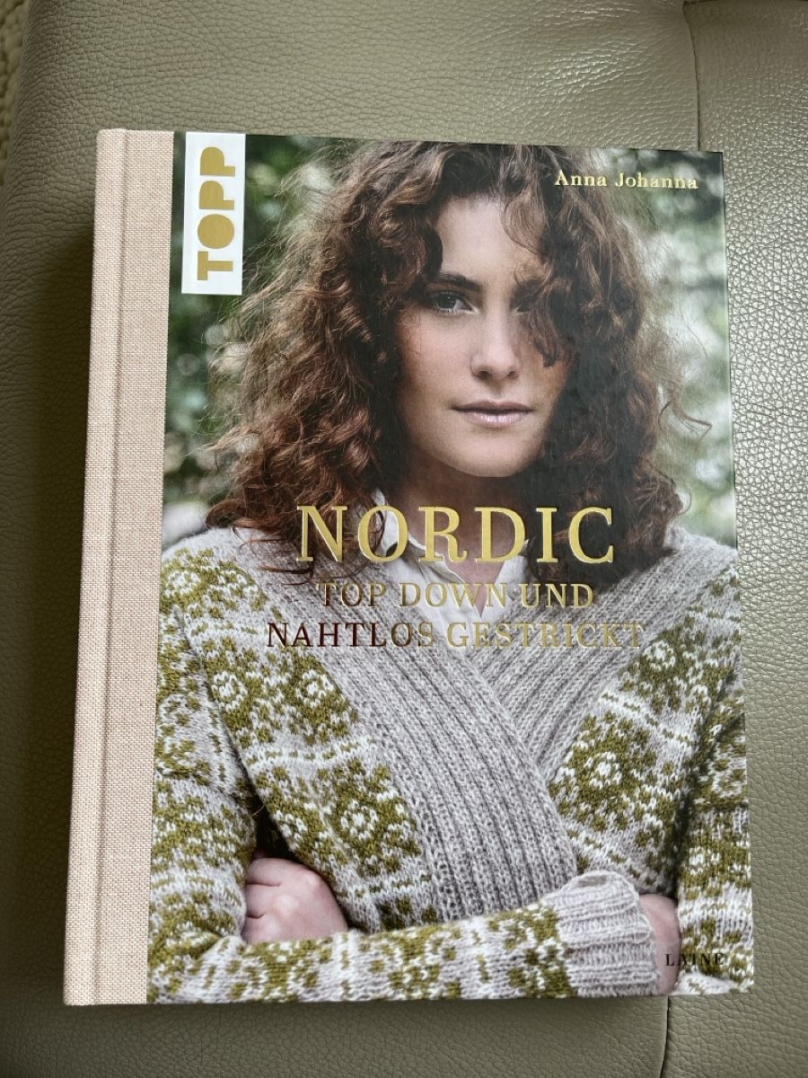 Libri: Nordic Top-Down und Nahtlos Gestrickt – Nuovo (secondo la descrizione) da Weesen venduto da Engadinerin