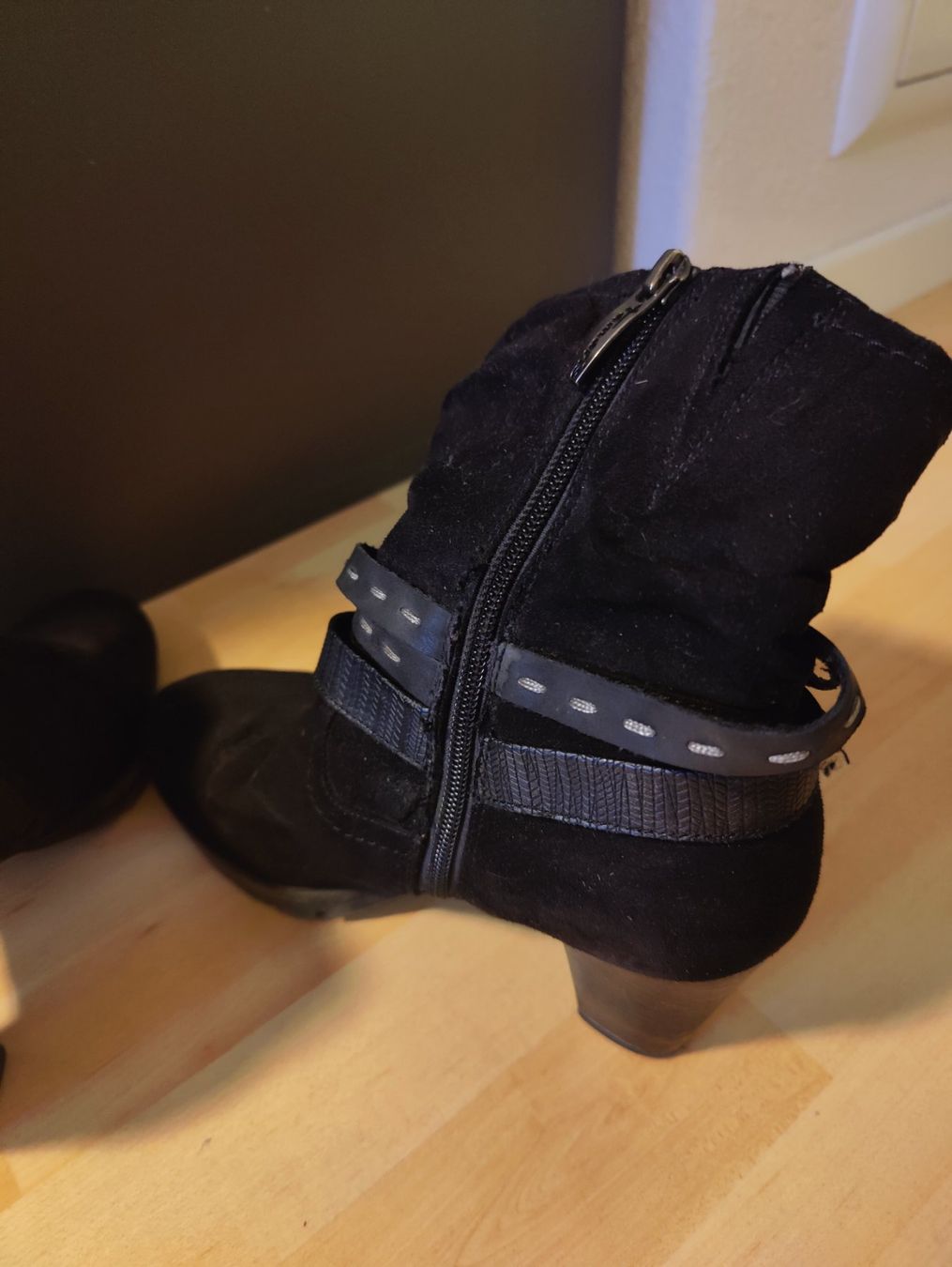 Tamaris Scarpe da donna: Tamaris Stiefeletten / Boots 40 – Usato da Zollikofen venduto da Ninu_359 2