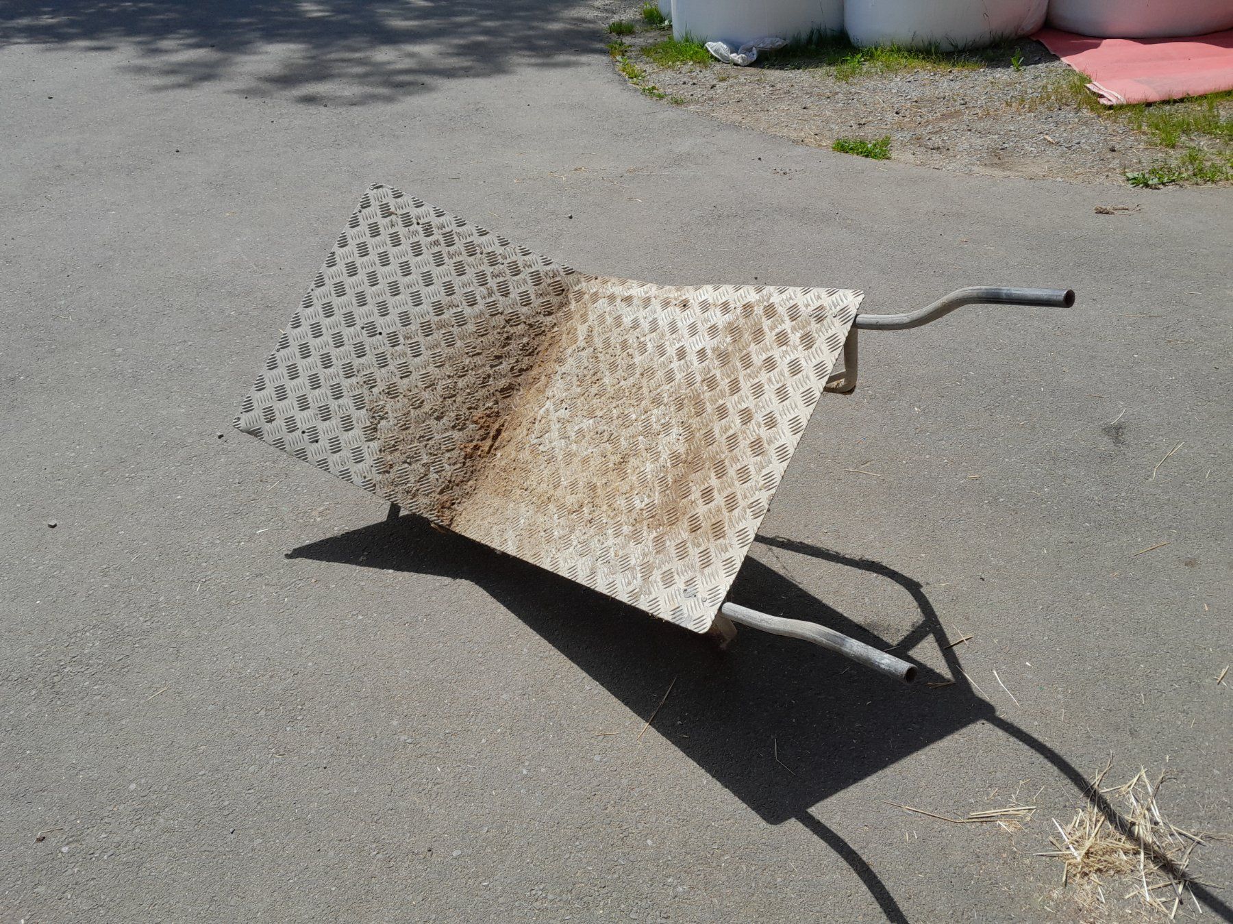 Carriole: Mistkarette Alu – Usato da Kleinwangen venduto da FR9060 1