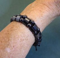 Armband Hämatit Steine an Gummiband
