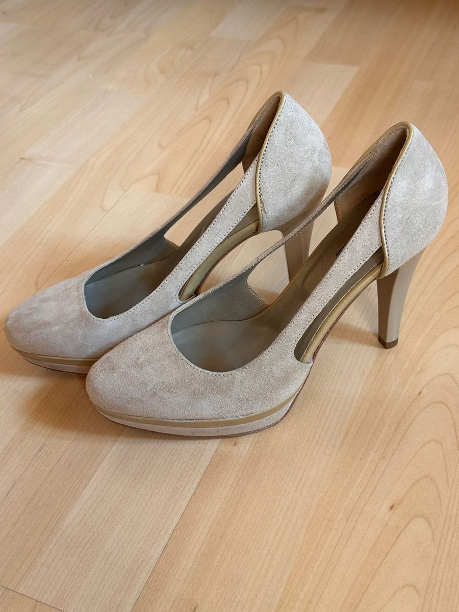 Scarpe da donna: Escarpins NeroGiardini beige en daim – Nuovo (secondo la descrizione) da Villeneuve VD venduto da tat_9fhl