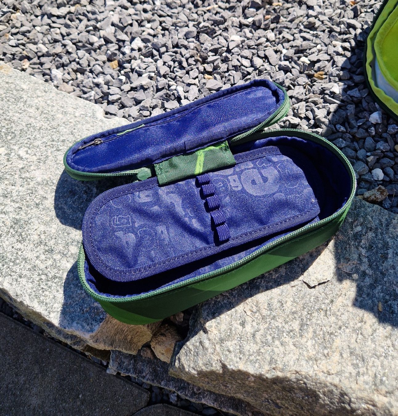 Ergobag Borse & Zaini: Ergobag Schulranzen Set mit 2x Etui und Turnrucksack – Usato da Schindellegi venduto da COIFFY 4