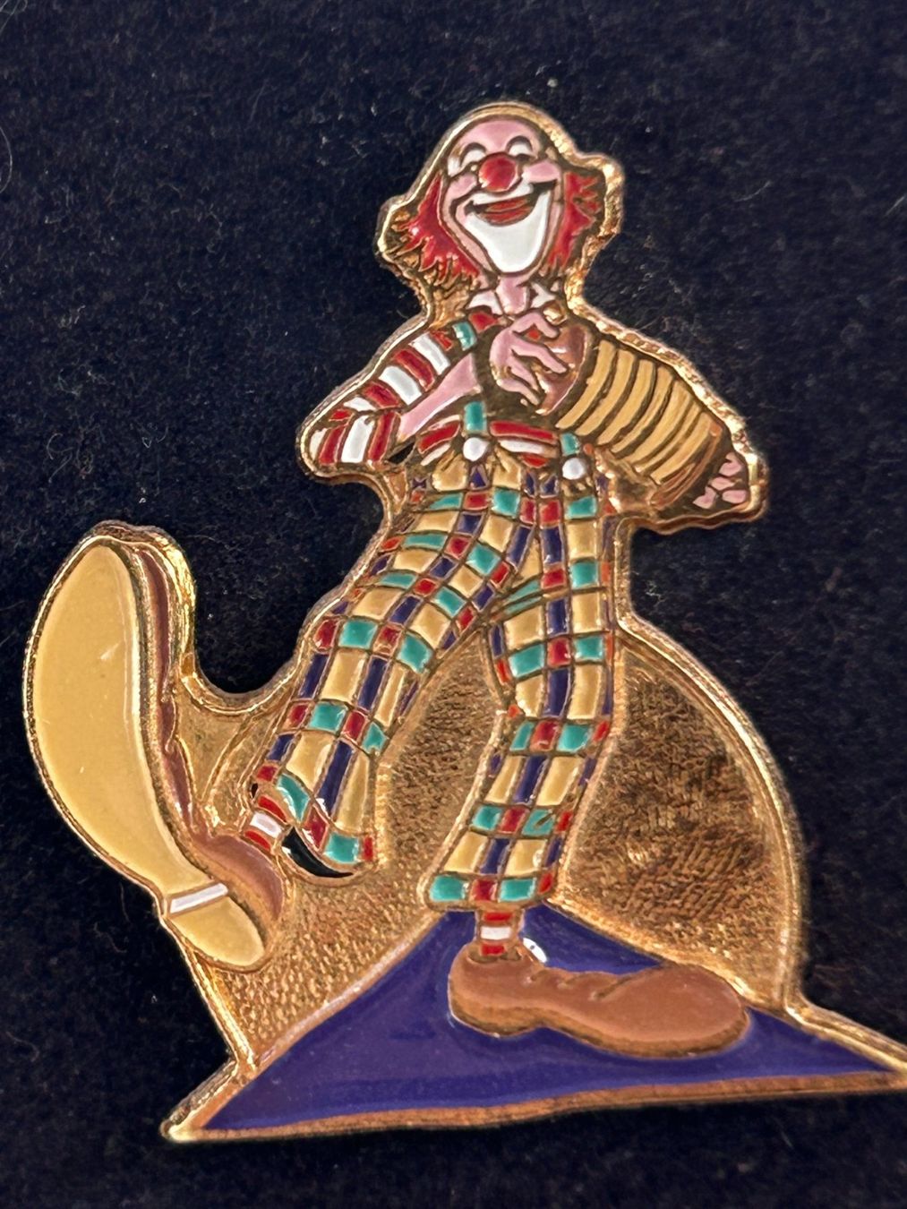 Plaketten & Abzeichen: Edel Pin's – Gebraucht aus Rickenbach Sulz von Wyatt 5