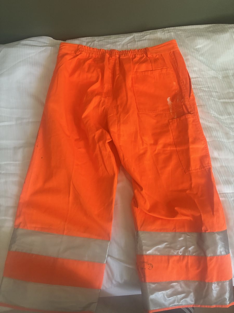 Hosen: Arbeits-Hose orange reflektierend Grösse M guter Zustand – Gebraucht aus Zürich von Sergio.BR 1