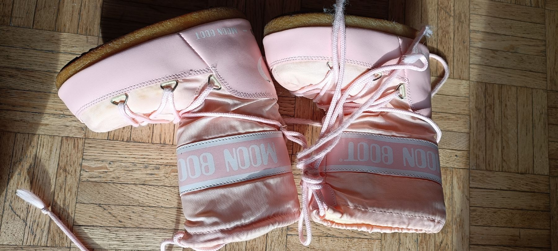 Schuhe für Jungen: Moon Boot rosa chiaro, numero 33 perfetti per la neve! – Gebraucht aus Lugano von ycd_rv8h 2