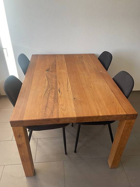 Tables: Massiver Eichenholztisch mit originellem Ablagemöbel  – D'occasion à Safenwil par mickeymisch