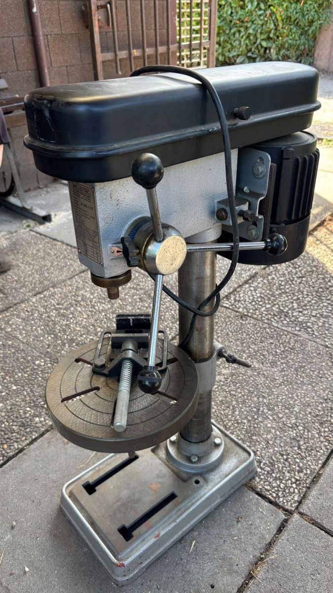 Perceuses: Perceuse à colonne  – D'occasion à Yverdon-les-Bains par Little_M0nster