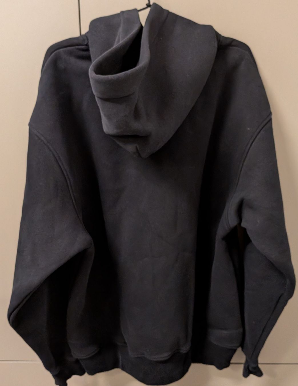 Maglioni & Felpe: Holyhall Studio Kapuzenpullover Schwarz Grösse L – Usato da Staffelbach venduto da dh5053 1
