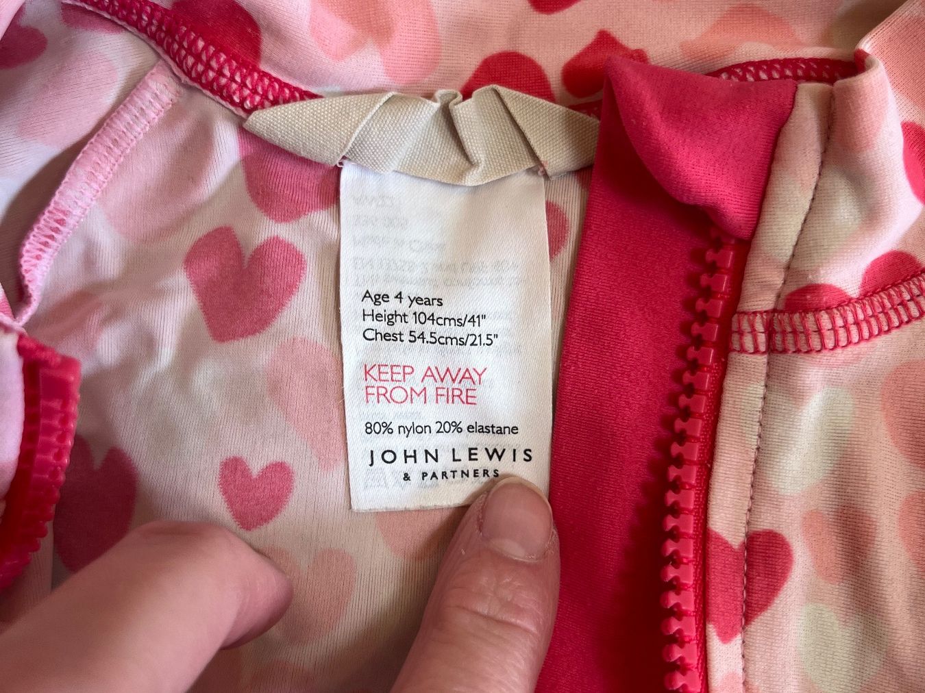 Badekleider & Bikinis: Badeanzug mit rosa Herzchen, Größe 104, UPF40+ – Gebraucht aus Umiken von deb_57xk 2