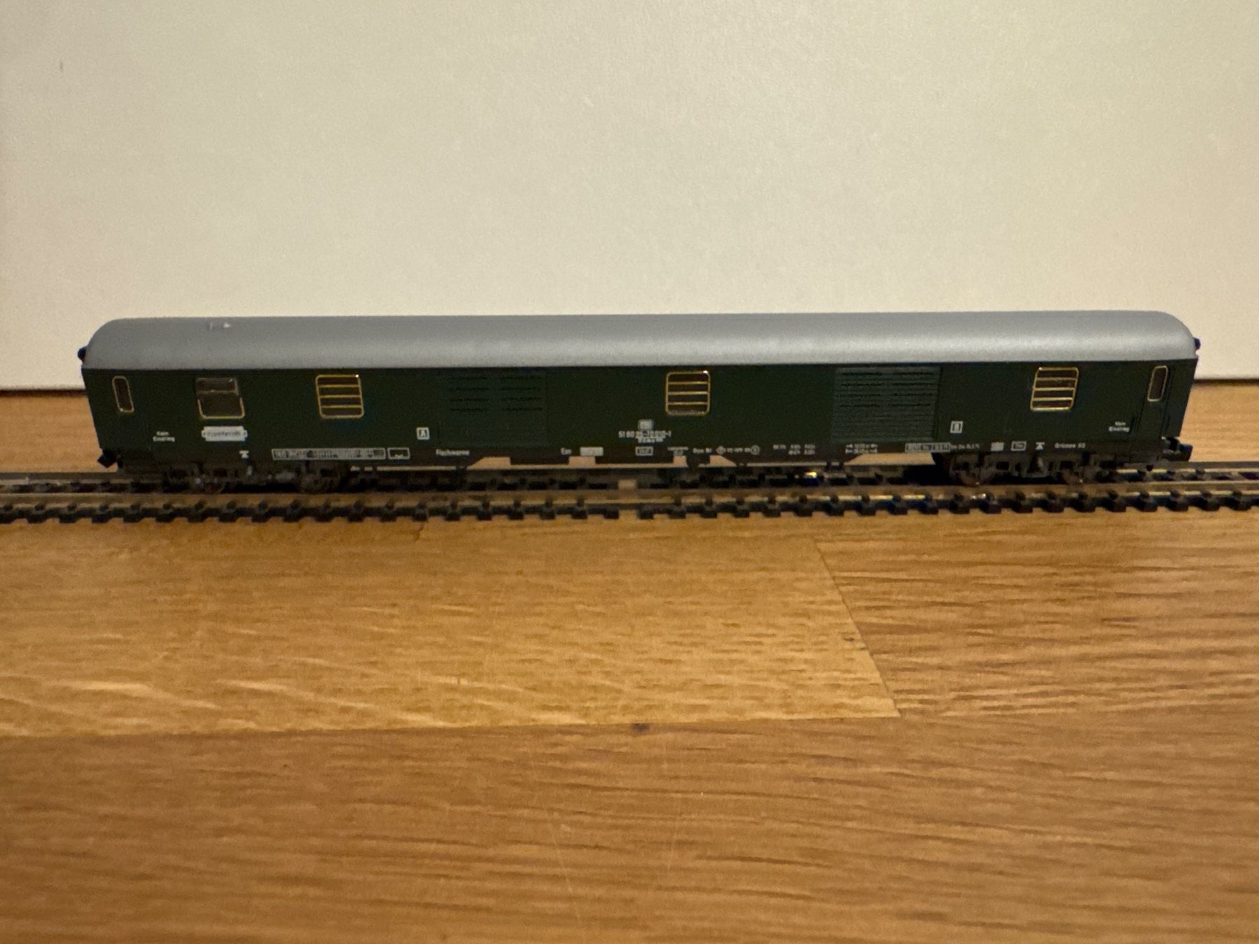 Fleischmann Modellini di ferrovie: Fleischmann 8100 DB Gepäckwagen – Nuovo (secondo la descrizione) da Schlierbach venduto da Look8