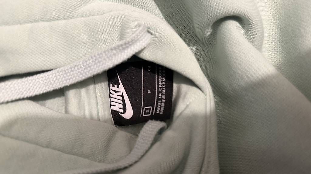 Nike Pullover & Sweatshirts: Nike Pullover NEU / S – Gebraucht aus Birmensdorf ZH von nza_6fdd 1
