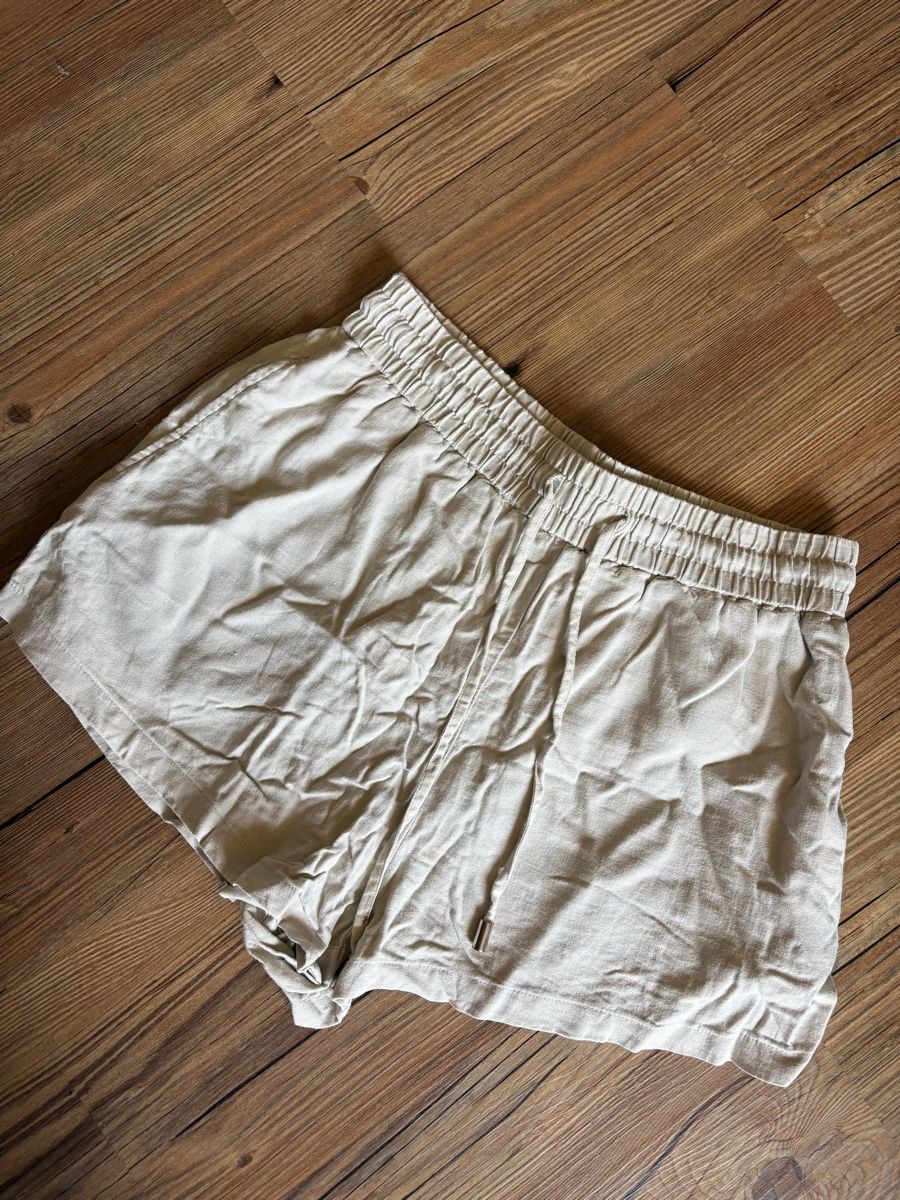 Zara Pantaloni: Zara Leinen Shorts Gr. M – Usato da Grindelwald venduto da Kikaa99