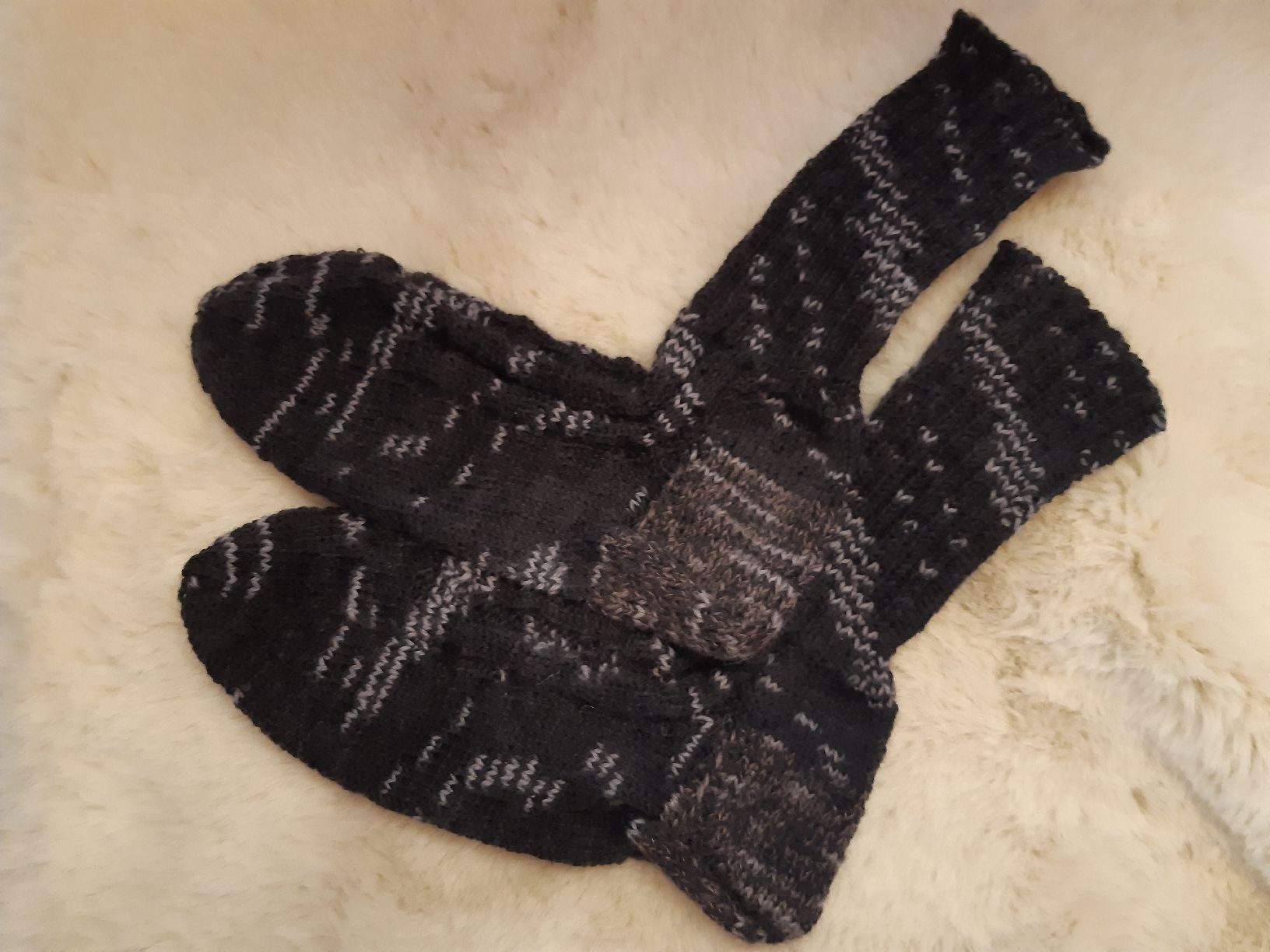Calze: Handgestrickte Wollsocken  42/43 NEU – Nuovo (secondo la descrizione) da Toffen venduto da Gwunderegge77