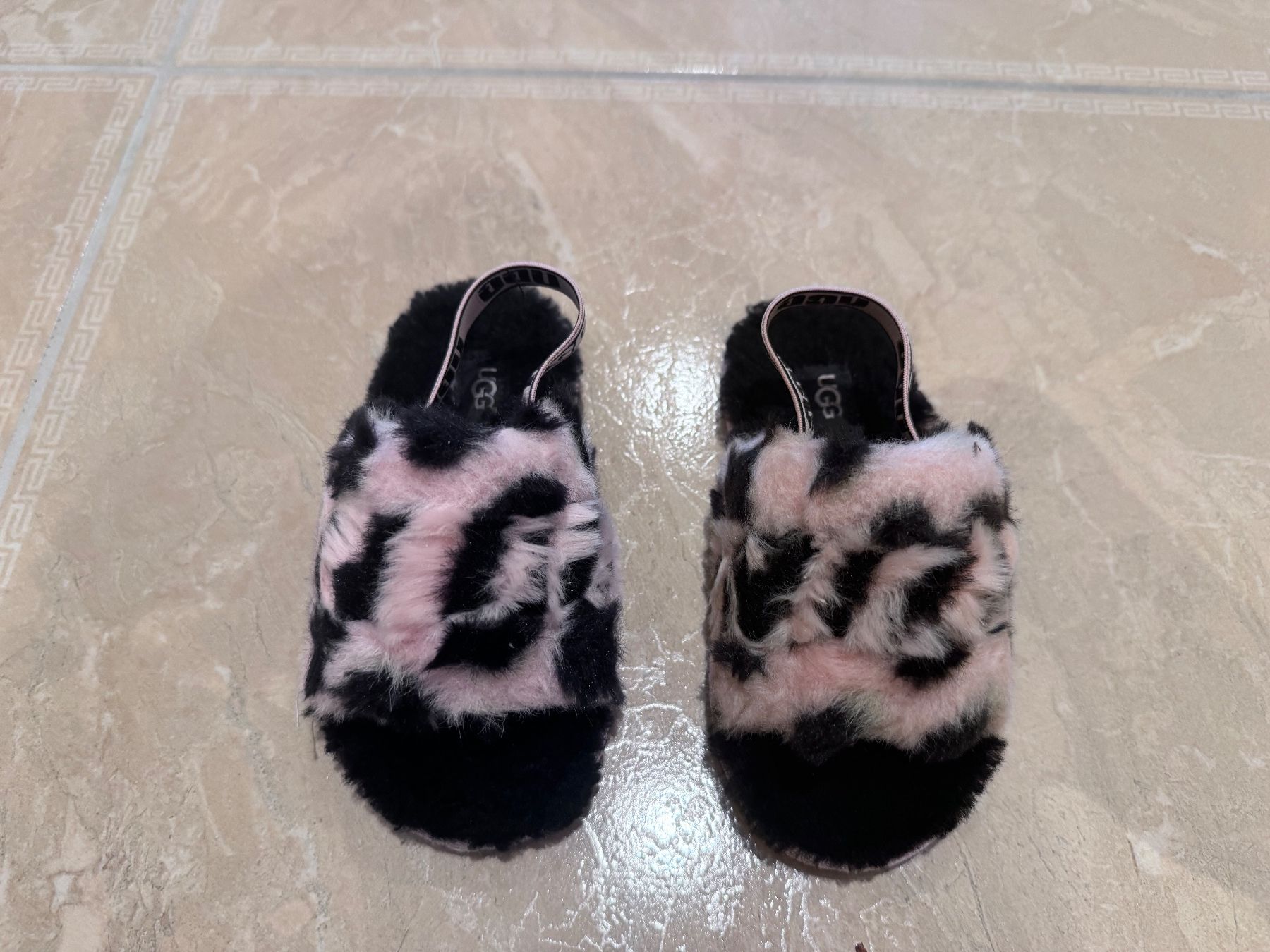 Ugg Scarpe per ragazze: UGG süsse Finken, 27.5 – Usato da Klingnau venduto da Markus14