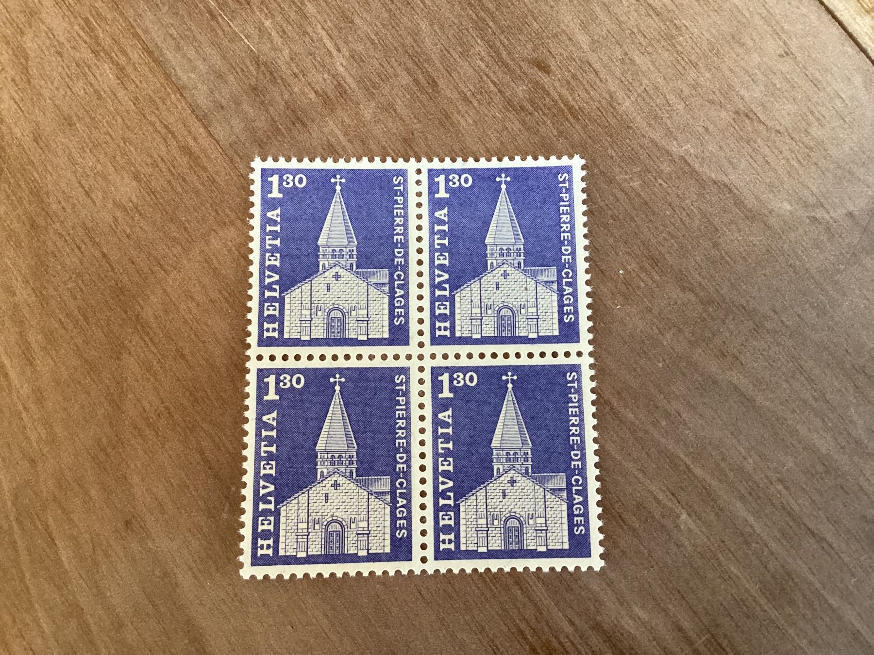 Tutti i francobolli: 4x Fr. 1.30 Briefmarken postfrisch Baudenkmal St-Pierre – Nuovo (secondo la descrizione) da Seftigen venduto da Muggelwomb