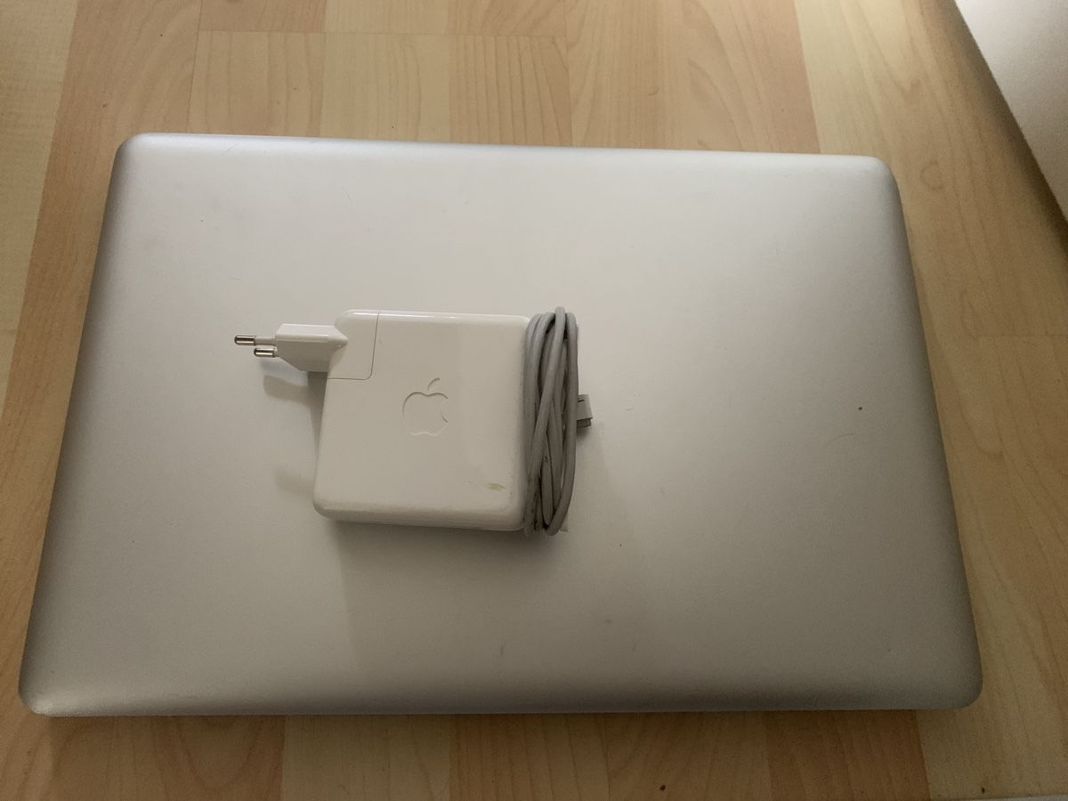Apple Notebooks: Uraltes MacBook Pro 15‘‘ – Defekt aus Wettingen von hoefner 6