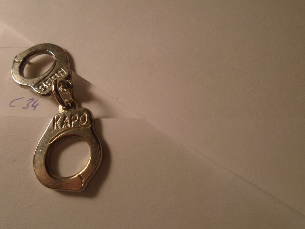 1 Kapo Handschellen Pin (C34) (Gebraucht) in Winterthur für CHF 1 – mit ...