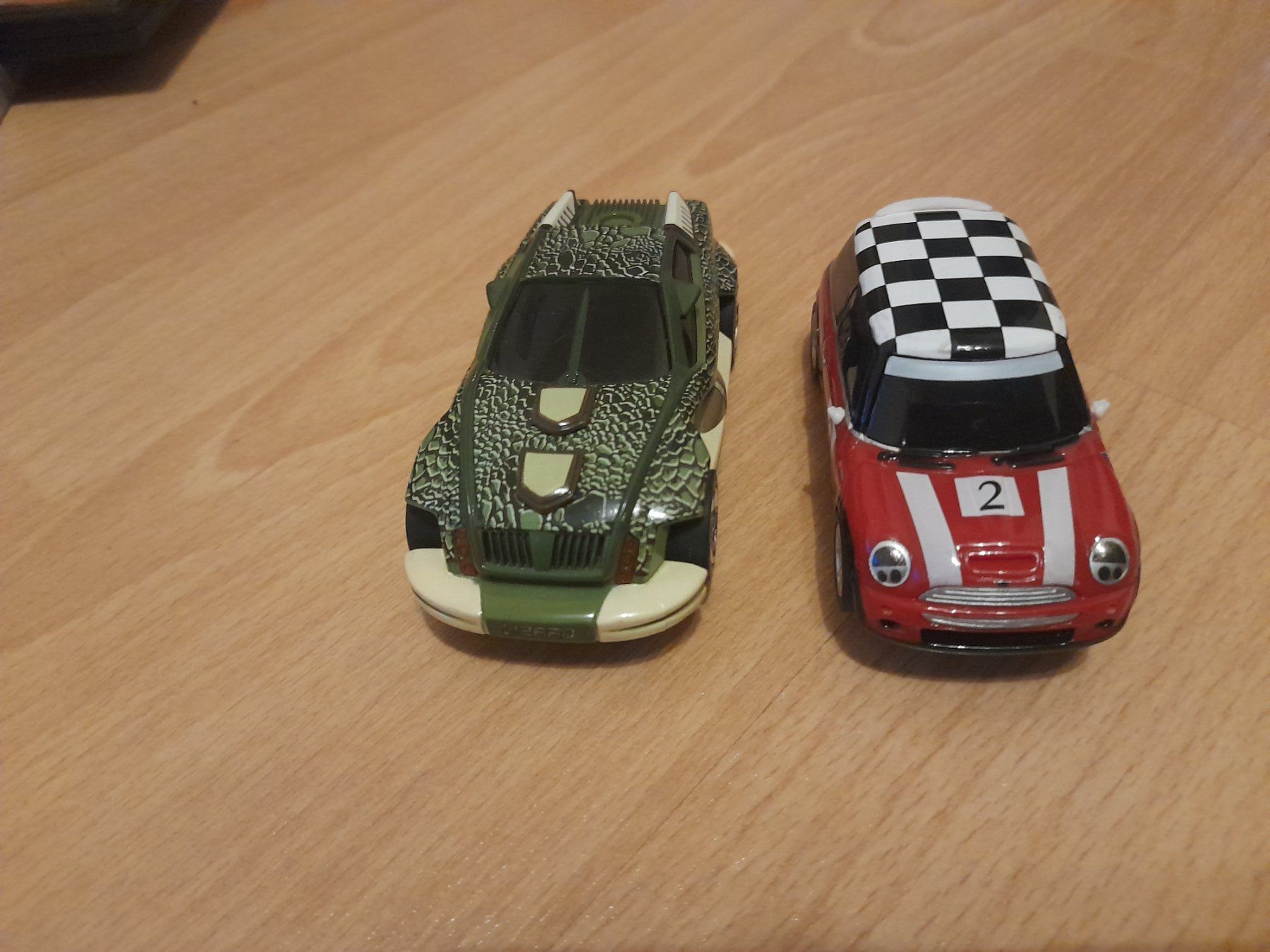 Carrera Rennbahnen: 2 Carrera Go Autos Mini Cooper... – Gebraucht aus Lustmühle von chevi03 2