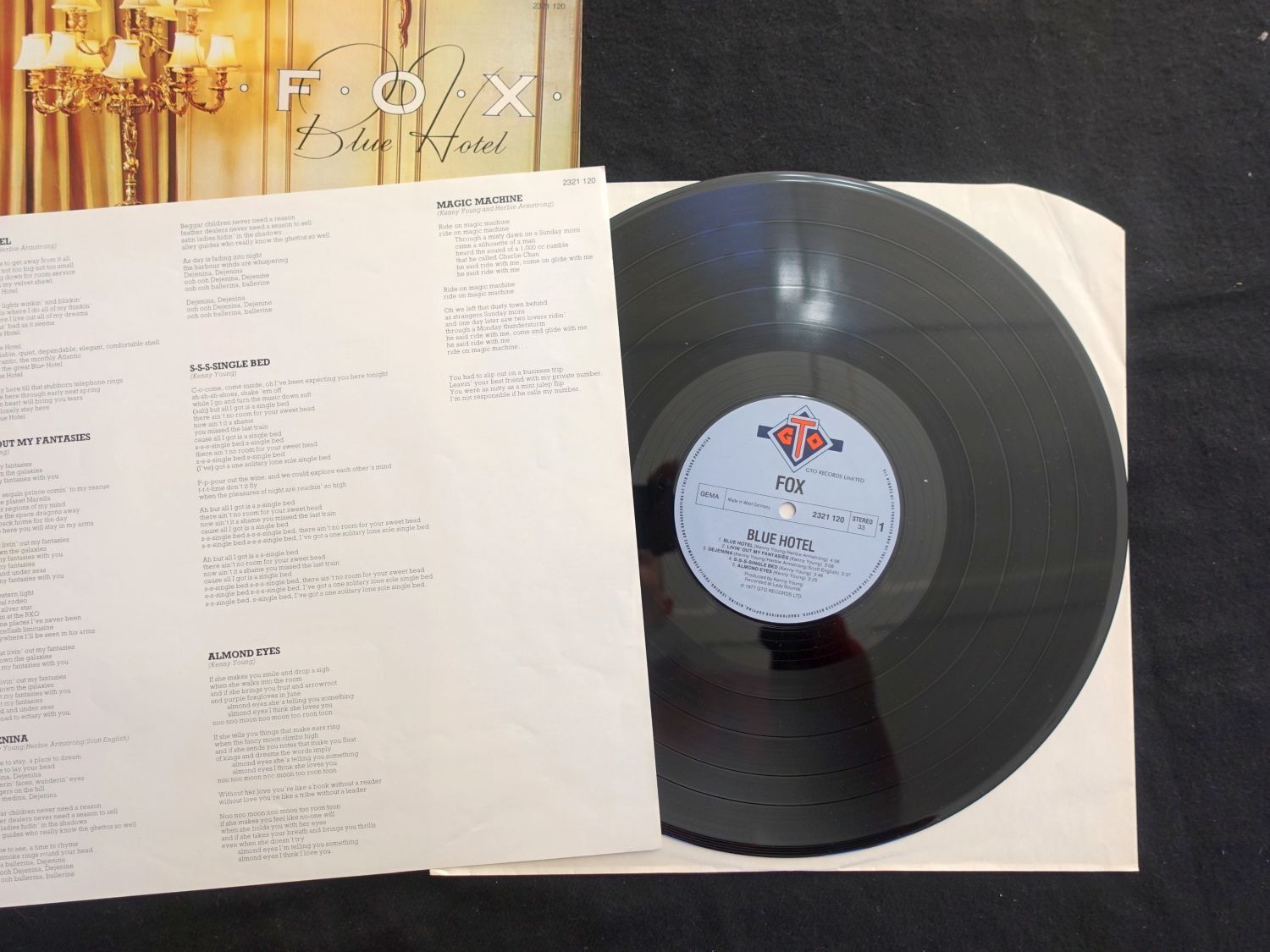 Schallplatten: LP Fox. Blue Hotel. Mit Lyric Insert – Gebraucht aus Gutenswil von Optico 1