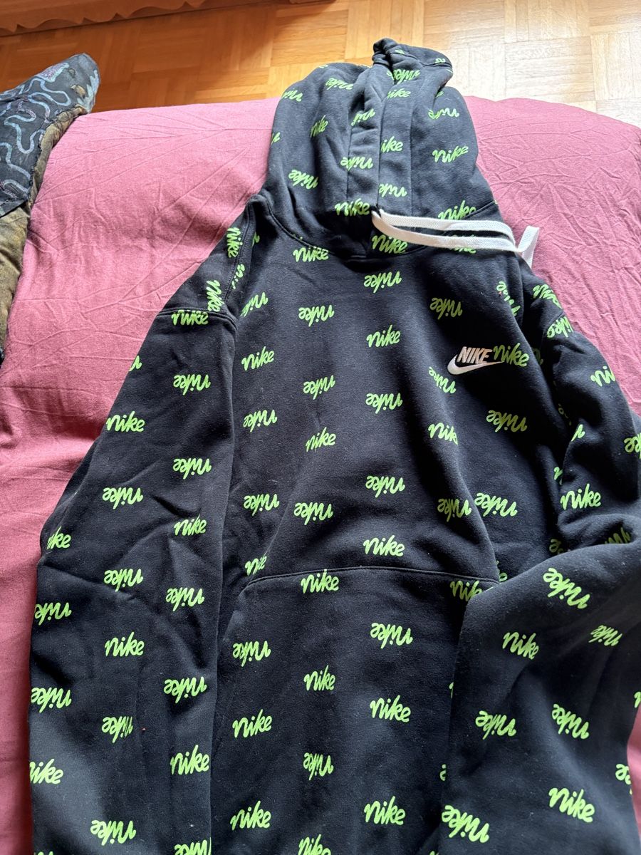 Nike Pulls & Sweat-shirts: Hoodie – D'occasion à Ardez par helena.erny
