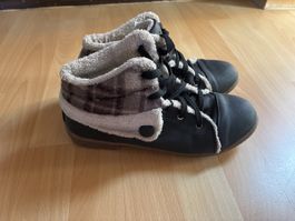 Bottines femme doublées imitation cuir noir bon état