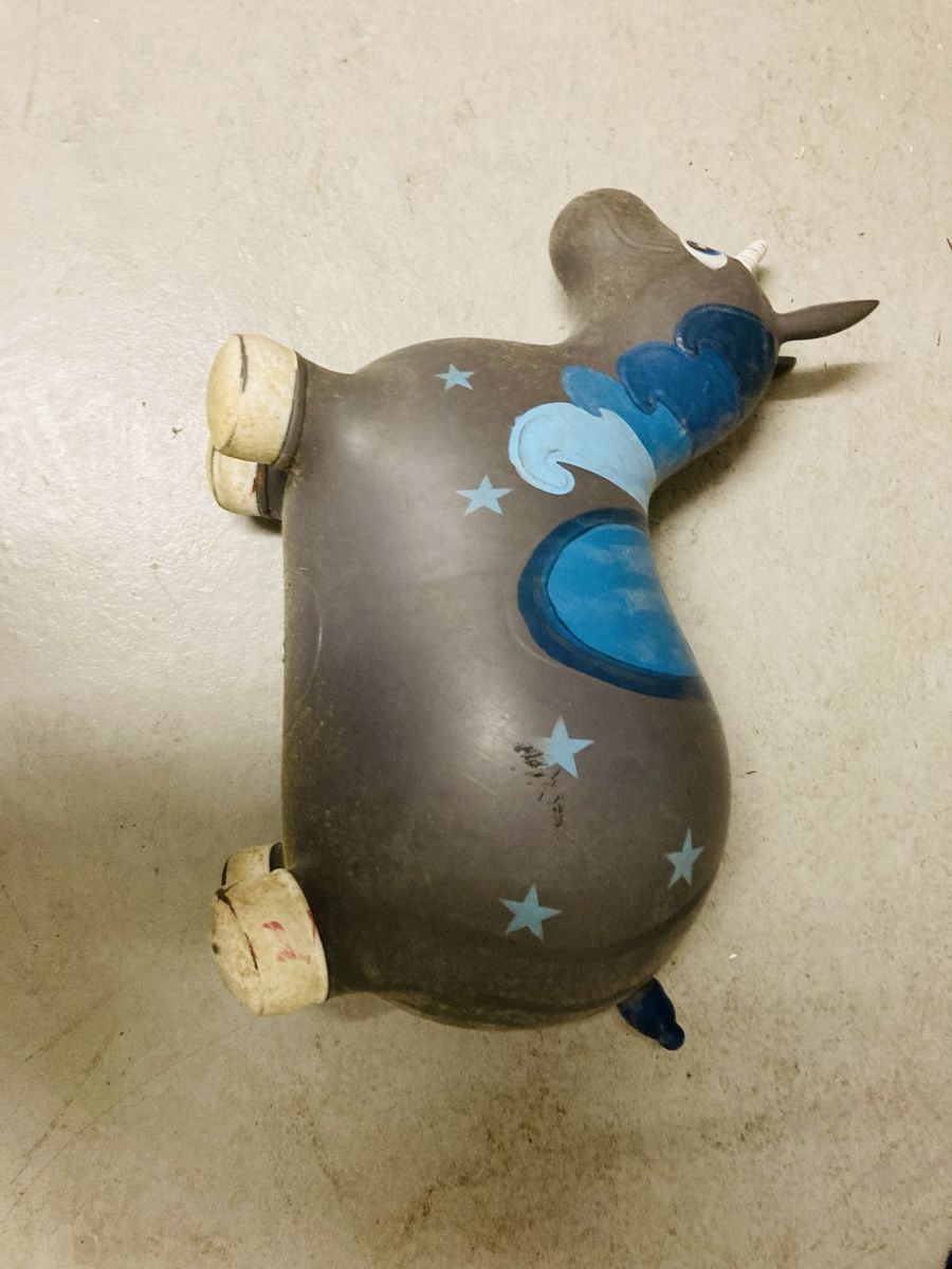 Spielzeuge: Hüpftier Einhorn – Gebraucht aus Malters von FALUSA 2
