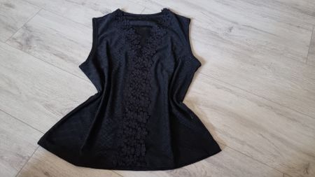 Sommerliches Top, schwarz, mit Spitze, Grösse 38, neu!