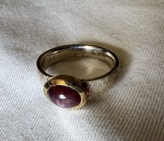 Massiver Silberring Handarbeit mit Rubin-Cabochon, Unikat!