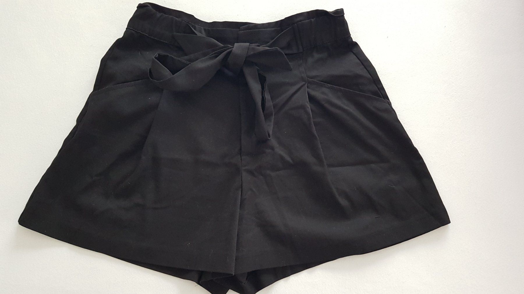 Zara Pantaloni: Sommer Shorts von Zara – Nuovo (secondo la descrizione) da Geuensee venduto da sonnenstunden