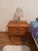 Nachttisch mit zwei Schubladen Holz geölt Retro-Stil