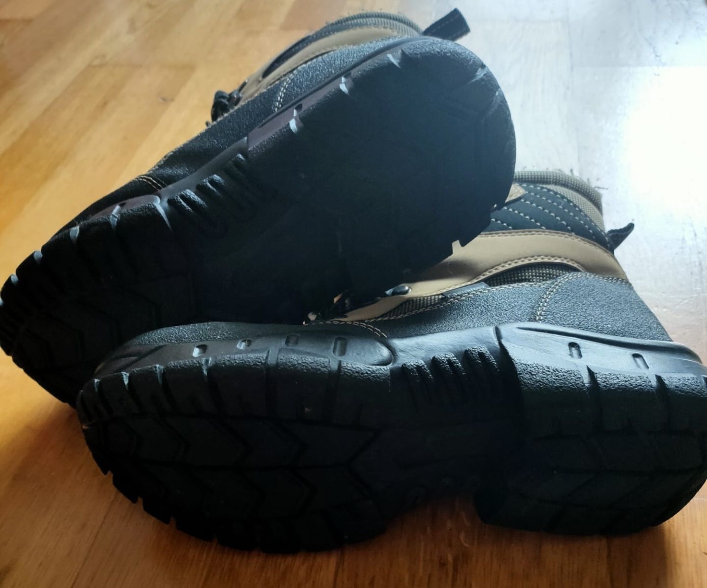 Scarpe da uomo: Stiefel Gr. 38 – Usato da Luzern venduto da Luzern_Energy 2