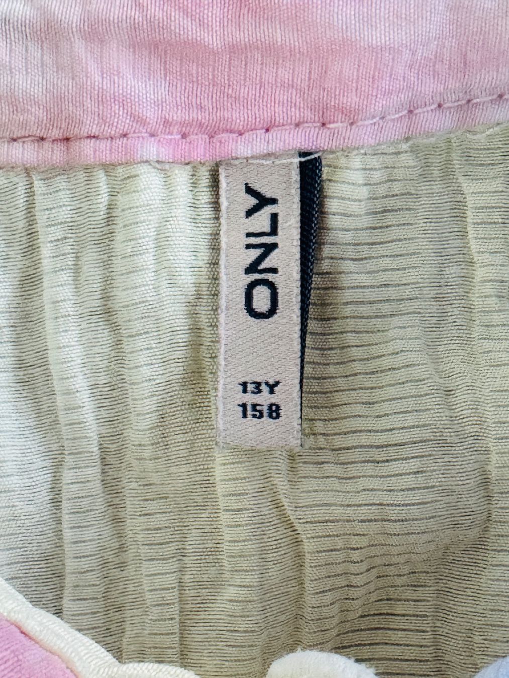 Only Camicette, T-shirt & Top: Bluse ONLY, Gr. 158 mit zwei Trägershirts/-leibchen – Usato da Beinwil am See venduto da Fgrisch 1