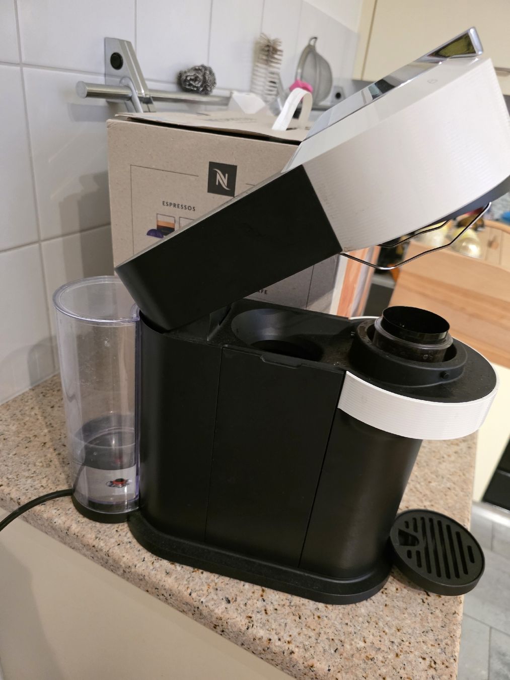 De'Longhi Machines à café & Machines à expresso: Nespresso Vertuo Next (DeLonghi) – D'occasion à Schaffhausen par dan_h6hm 1