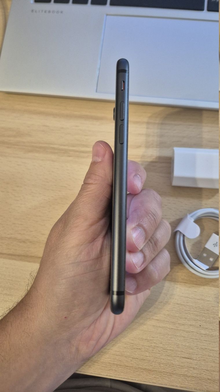 Apple Telefoni cellulari / Smartphones: iPhone 8 64GB Space Gray 3014 Akku bei 88% – Usato da Münchenbuchsee venduto da MV_Solutions 8