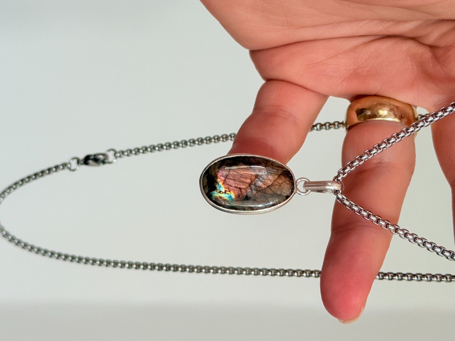 Catenine: Fashionable labradorite necklace – Nuovo e nell'imballaggio originale da Genève venduto da AGBERG 2