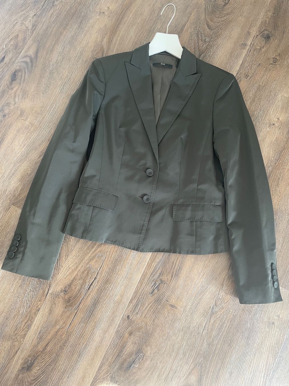 Costumi: BOSS Kostüm Gr. 34/36 neuwertig – Nuovo (secondo la descrizione) da Lenzburg venduto da PriskaLui