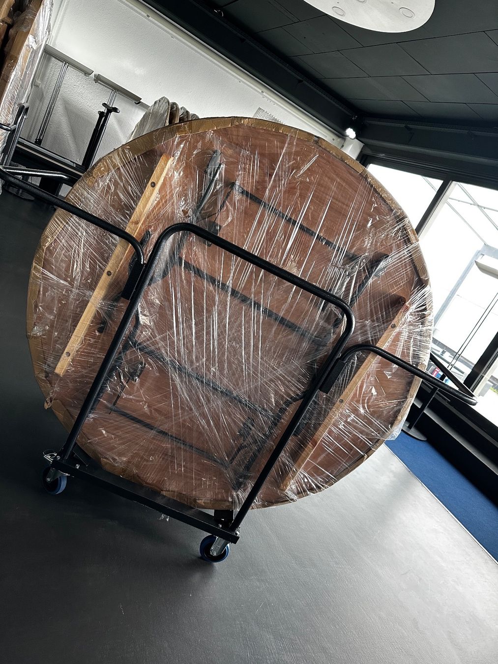 Tavoli: 2x Event-Klapptisch Holz Rund 183cm Durchmesser – Nuovo e nell'imballaggio originale da Wallisellen venduto da Unique_23 3