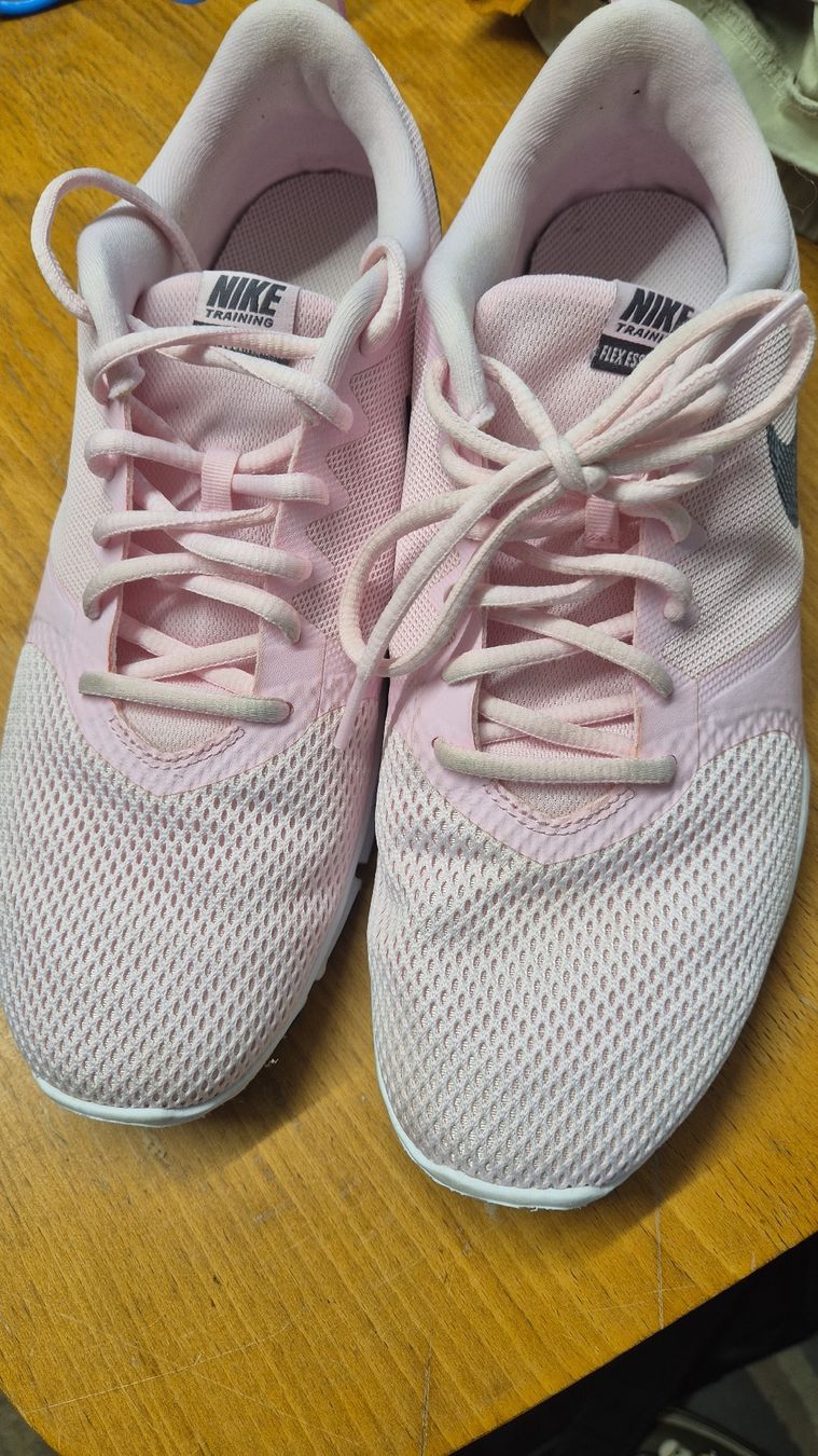Nike Damenschuhe: Nike Turnschuhe 42,5, neuwertig – Neu (gemäss Beschreibung) aus Rombach von Leilalei 1