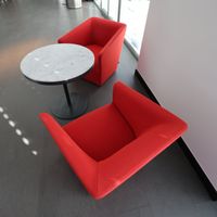 Vitra Occasional Lounge Chair, Steelcut Trio 686 Rot