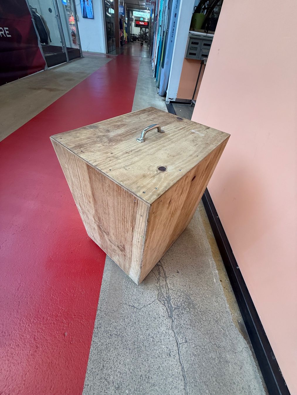 Caisses de transport: Mobile Transportbox Holz auf Rollen – D'occasion à Fulenbach par Annie.s_Mid_Century 3