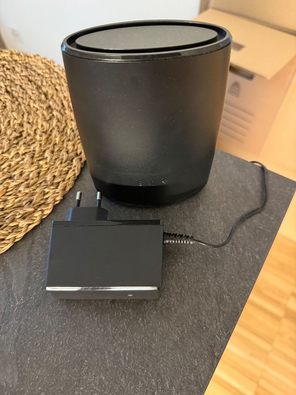 Salt WiFi: Salt Wifi Box W6 black mit Netzteil – Usato da Zürich venduto da fra_yq25