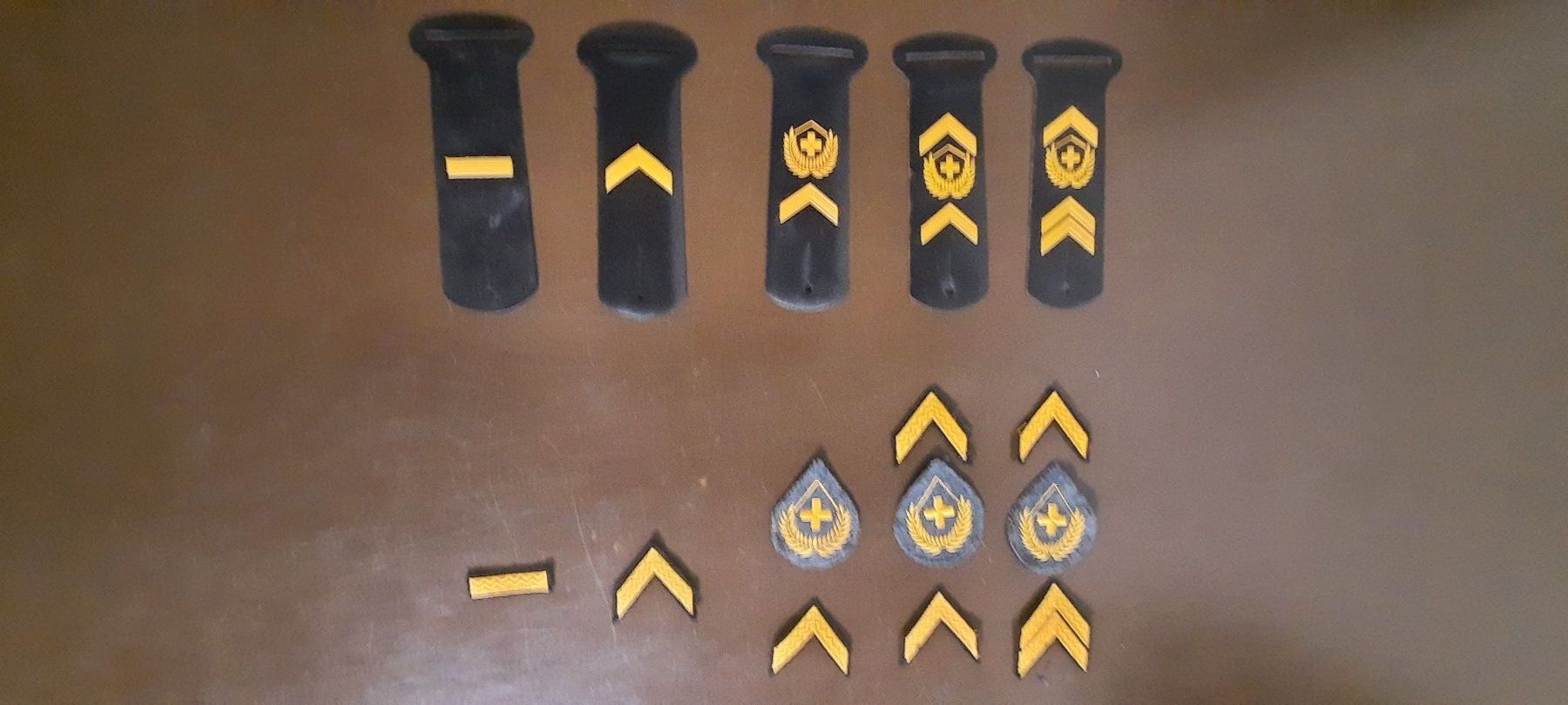 Schweizer Armee Uniformen: Oberarmabzeichen – Gebraucht aus Lauerz von manasi