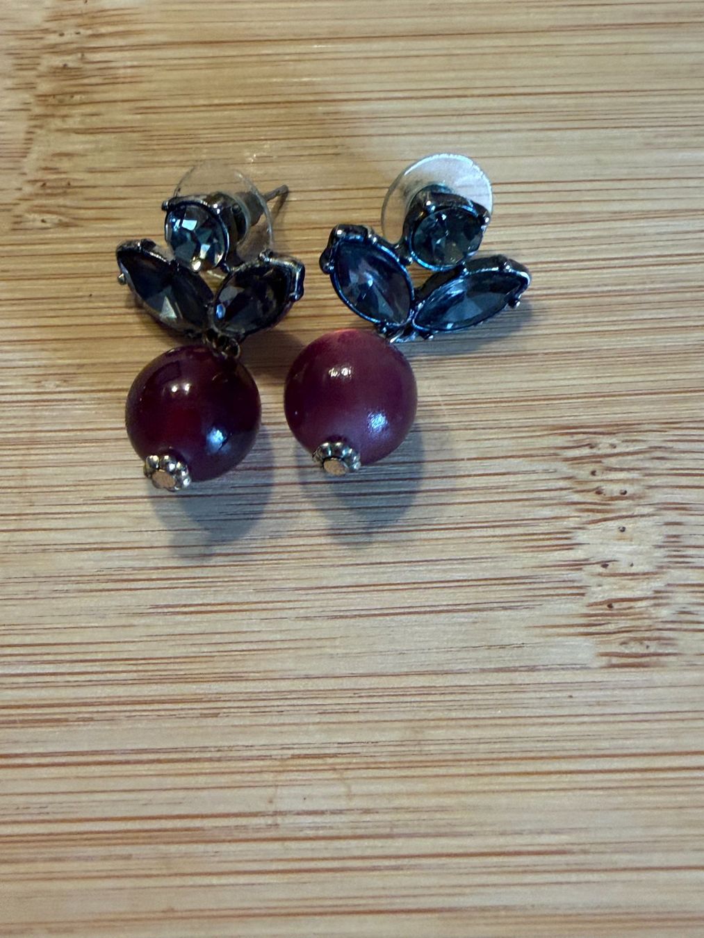 Orecchini pendenti & Orecchini a lobo: Modeschmuck - Ohrringe mit roter Perle und Glassteinen – Usato da Basel venduto da zukk_